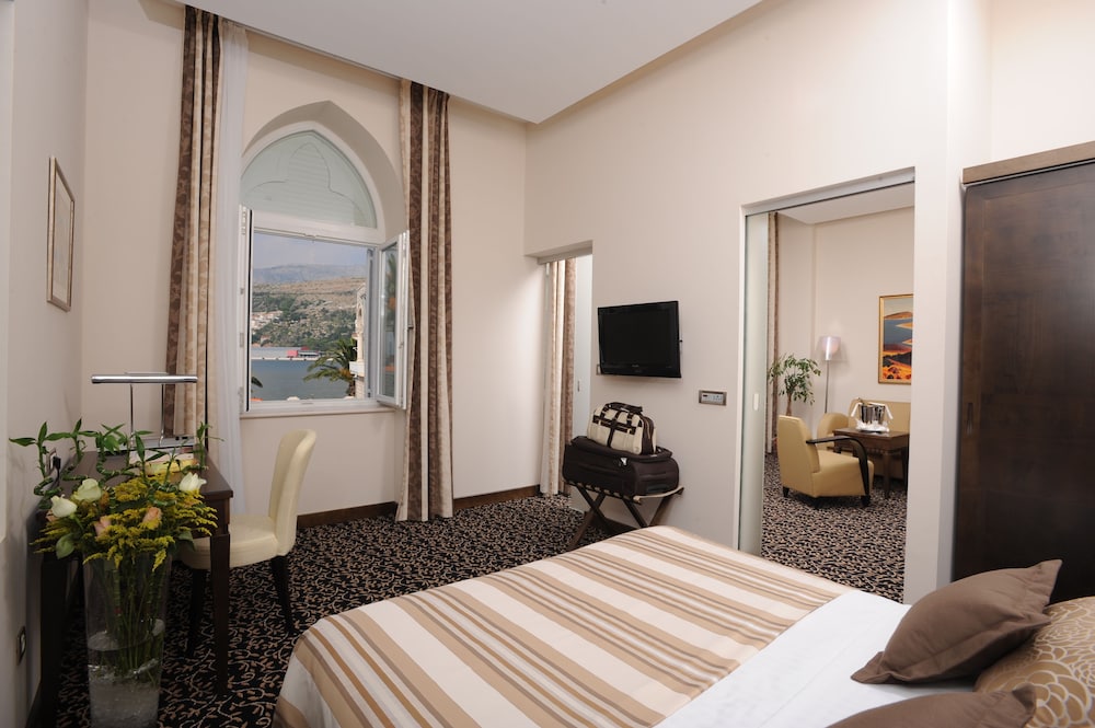 Hotel Lapad — Hotel rooms in Dubrovnik, Dubrovnik-Neretva