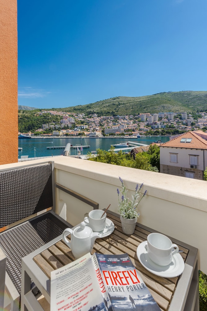 Hotel Lapad — Hotel rooms in Dubrovnik, Dubrovnik-Neretva