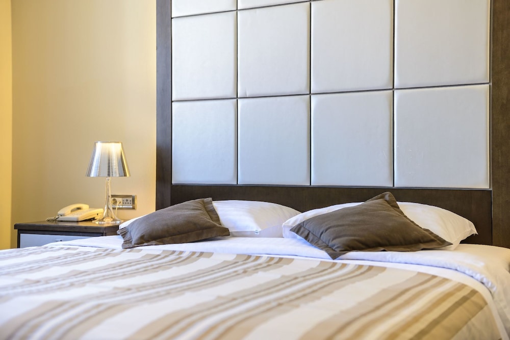 Hotel Lapad — Hotel rooms in Dubrovnik, Dubrovnik-Neretva