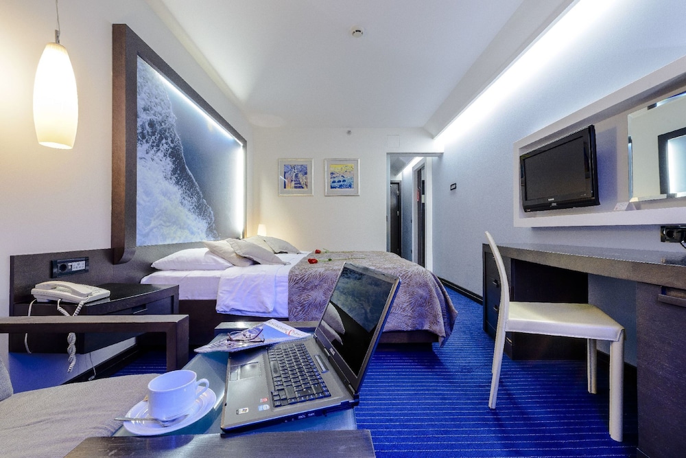 Hotel Lapad — Hotel rooms in Dubrovnik, Dubrovnik-Neretva