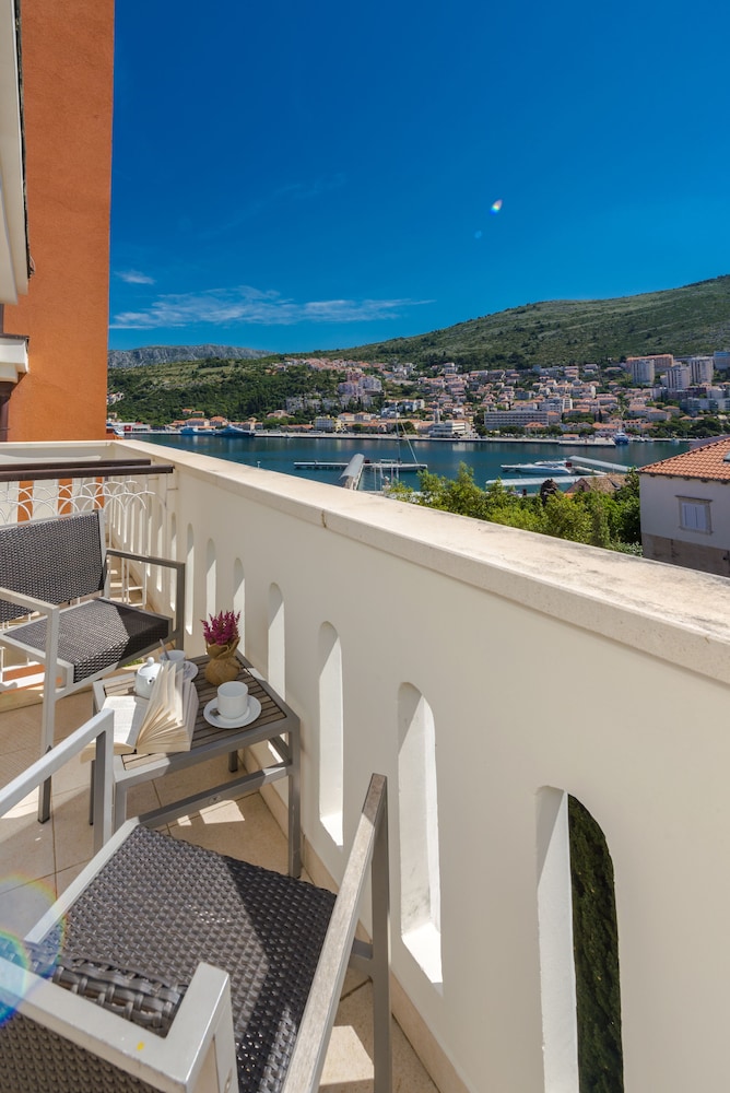 Hotel Lapad — Hotel rooms in Dubrovnik, Dubrovnik-Neretva