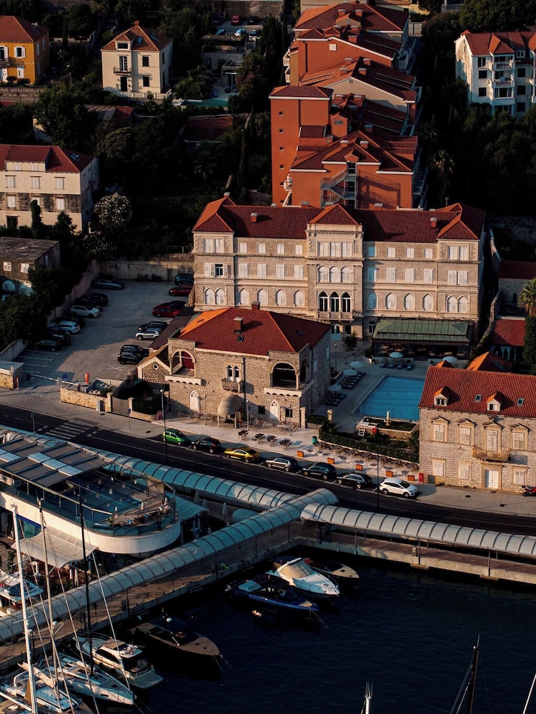 Hotel Lapad — Hotel building in Dubrovnik, Dubrovnik-Neretva