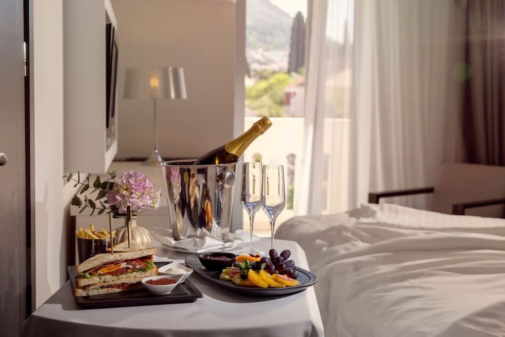 Hotel Lapad — Hotel rooms in Dubrovnik, Dubrovnik-Neretva