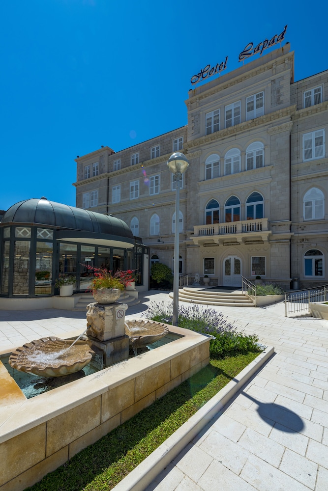Hotel Lapad — Hotel building in Dubrovnik, Dubrovnik-Neretva
