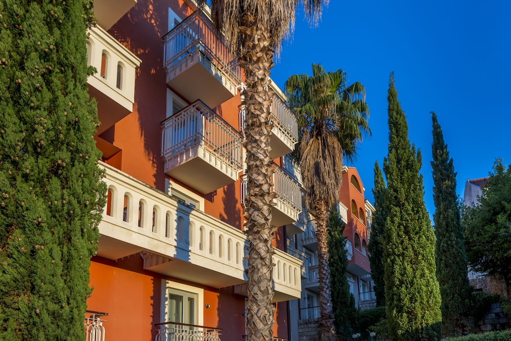 Hotel Lapad — Hotel building in Dubrovnik, Dubrovnik-Neretva