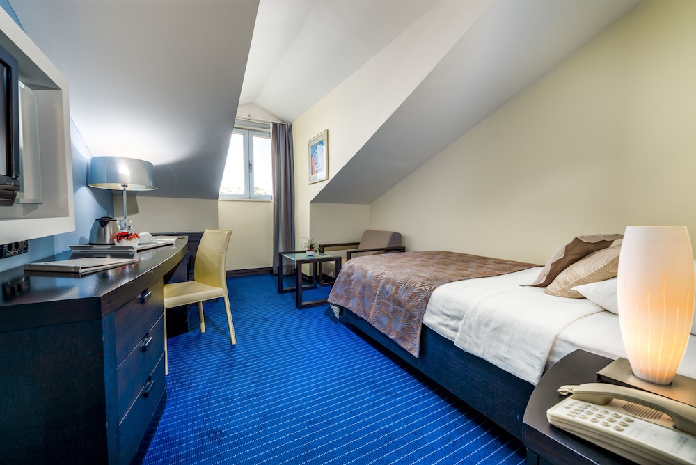 Hotel Lapad — Hotel rooms in Dubrovnik, Dubrovnik-Neretva