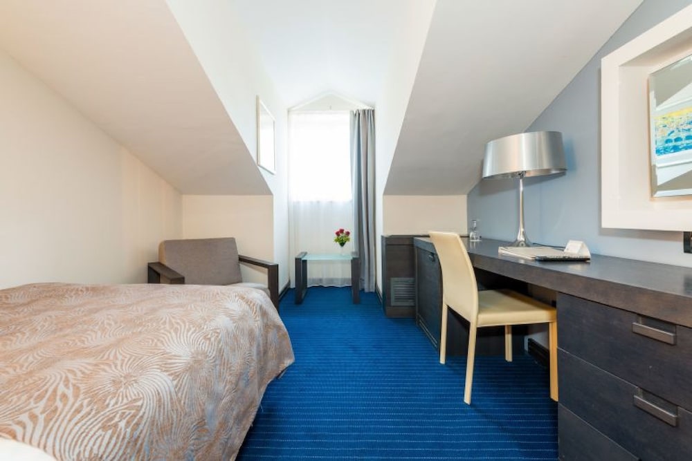 Hotel Lapad — Hotel rooms in Dubrovnik, Dubrovnik-Neretva