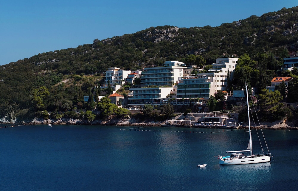Hotel More — Hotel building in Dubrovnik, Dubrovnik-Neretva