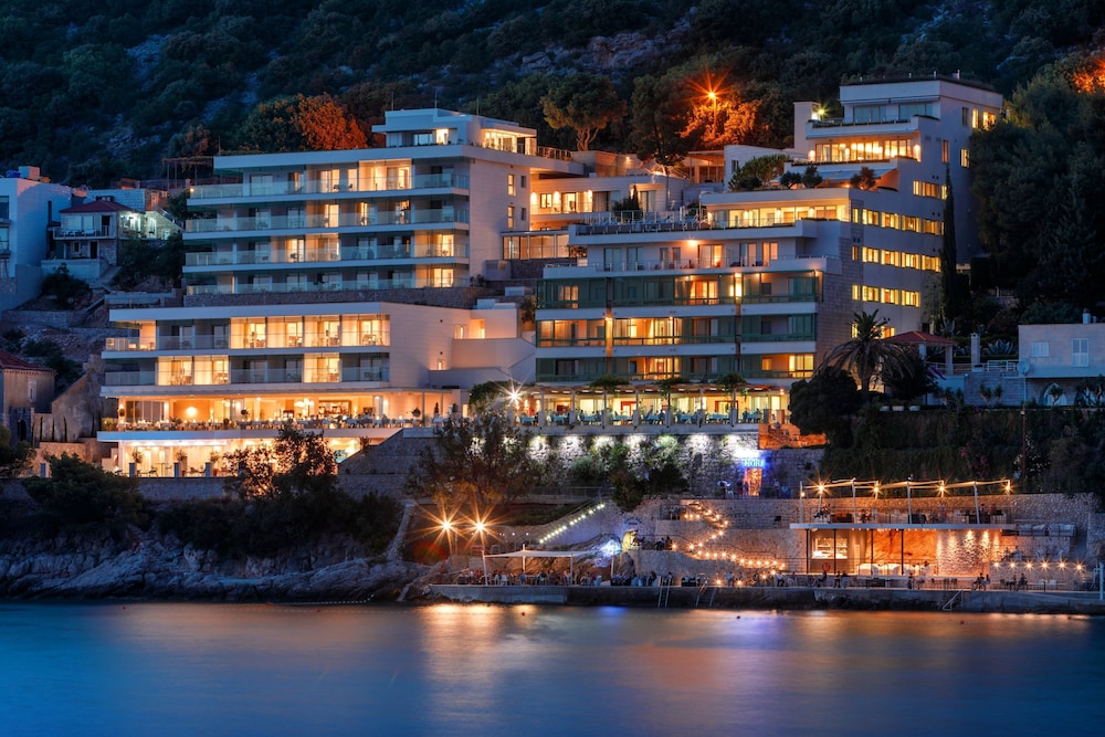 Hotel More — Hotel building in Dubrovnik, Dubrovnik-Neretva