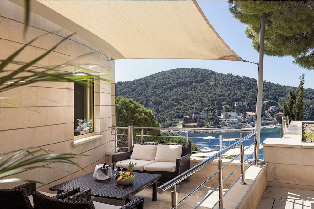 Hotel More — Hotel building in Dubrovnik, Dubrovnik-Neretva