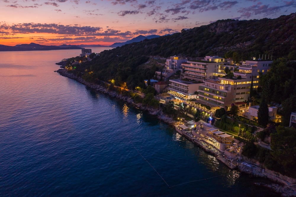 Hotel More — Hotel building in Dubrovnik, Dubrovnik-Neretva