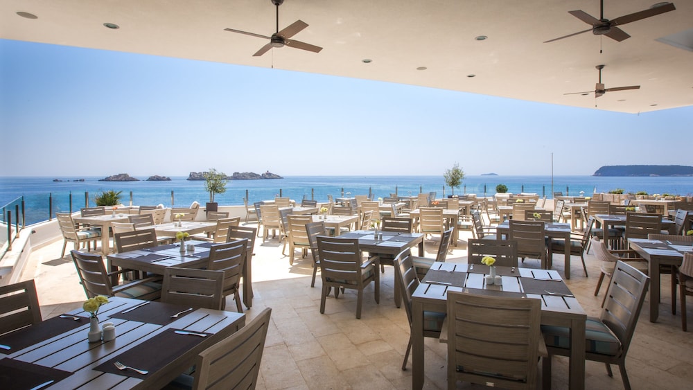 Hotel Royal Neptun — Restaurant & bars in Dubrovnik, Dubrovnik-Neretva