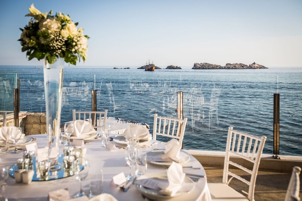 Hotel Royal Neptun — Hotel building in Dubrovnik, Dubrovnik-Neretva