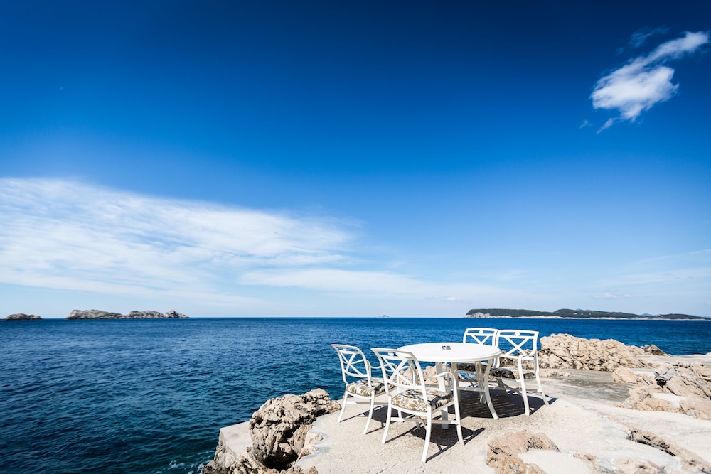 Hotel Royal Neptun — Beach in Dubrovnik, Dubrovnik-Neretva