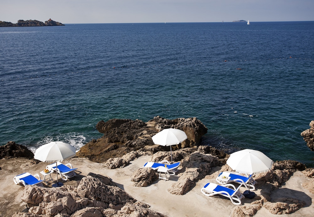 Hotel Royal Neptun — Beach in Dubrovnik, Dubrovnik-Neretva