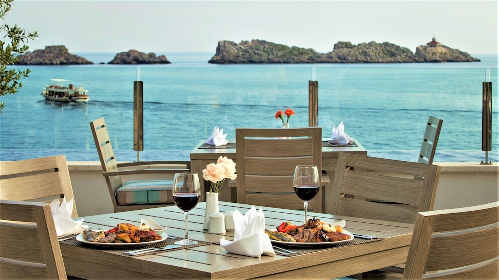 Hotel Royal Neptun — Restaurant & bars in Dubrovnik, Dubrovnik-Neretva