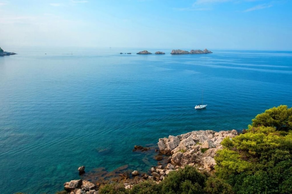 Hotel Royal Neptun — Beach in Dubrovnik, Dubrovnik-Neretva