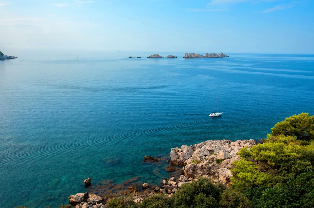 Hotel Royal Neptun — Beach in Dubrovnik, Dubrovnik-Neretva