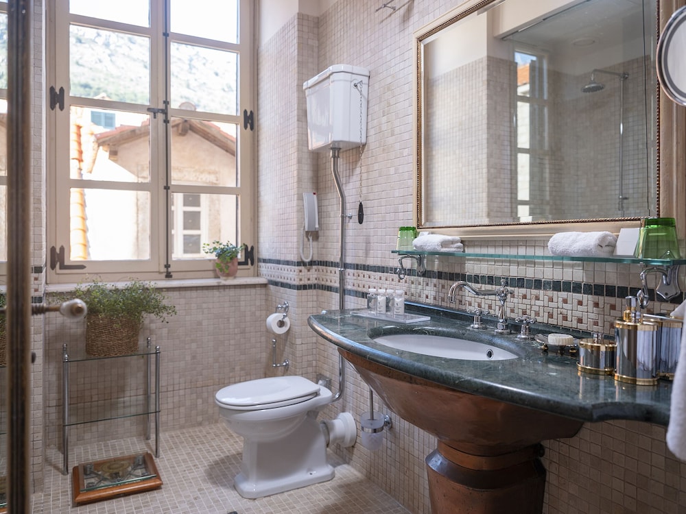 The Pucic Palace — Hotel rooms in Dubrovnik, Dubrovnik-Neretva