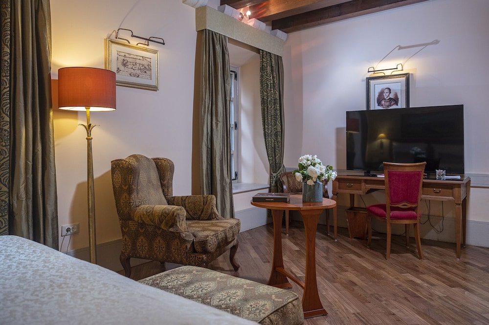 The Pucic Palace — Hotel rooms in Dubrovnik, Dubrovnik-Neretva
