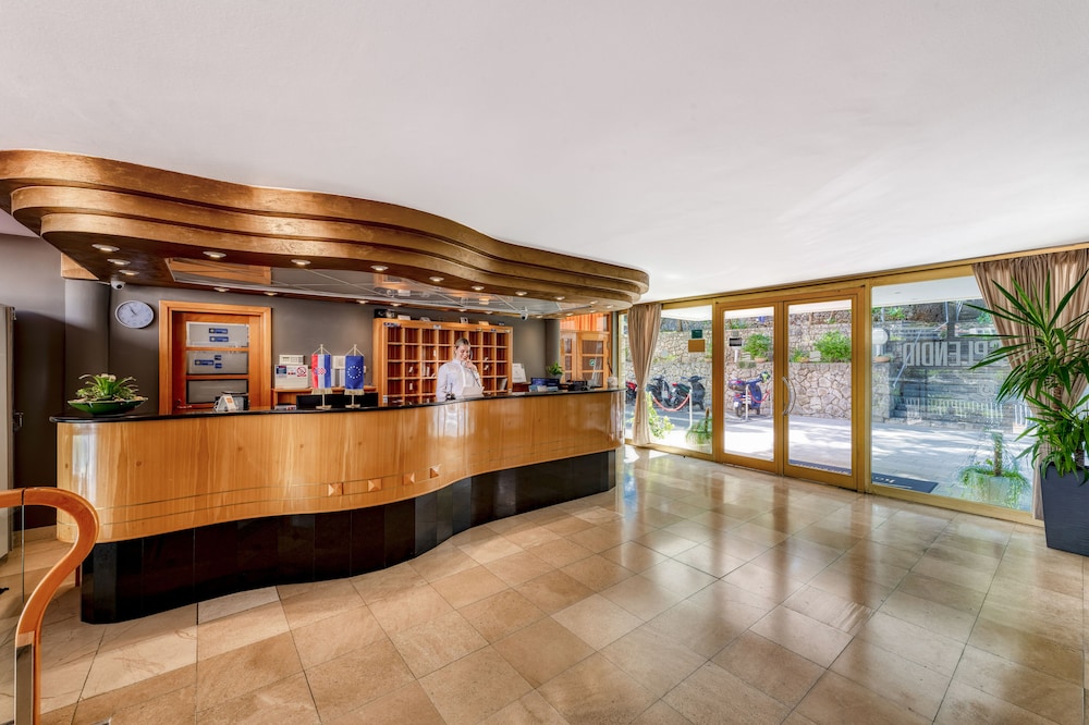Hotel Splendid — Hotel building in Dubrovnik, Dubrovnik-Neretva