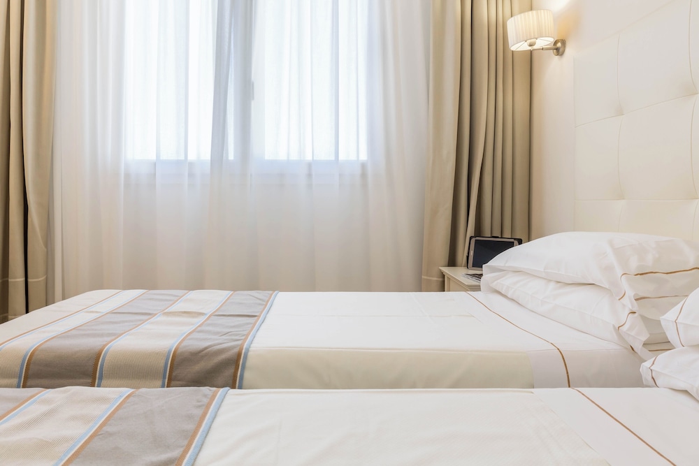 Hotel Catalunya — Hotel rooms in Alghero, Sardinia