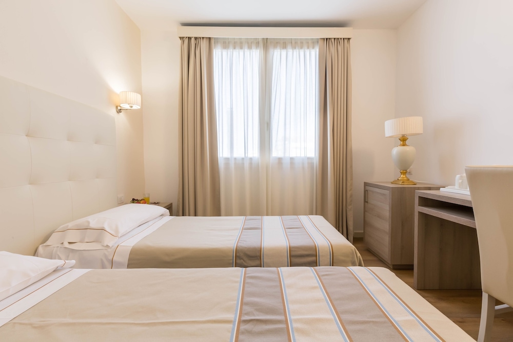 Hotel Catalunya — Hotel rooms in Alghero, Sardinia