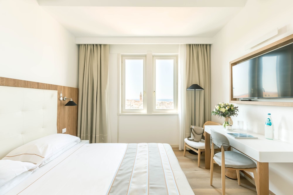Hotel Catalunya — Hotel rooms in Alghero, Sardinia