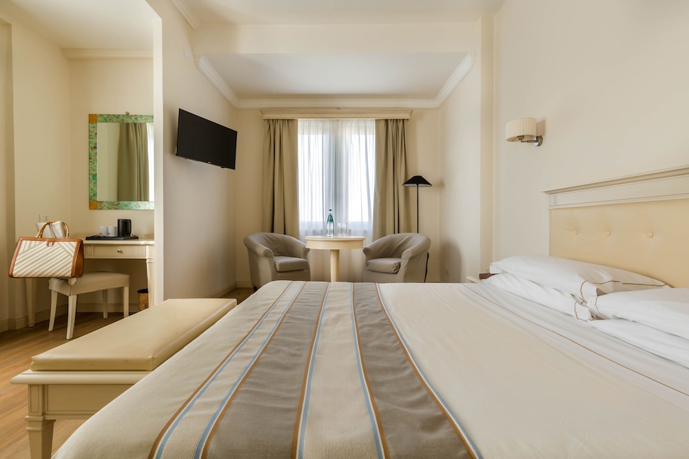 Hotel Catalunya — Hotel rooms in Alghero, Sardinia