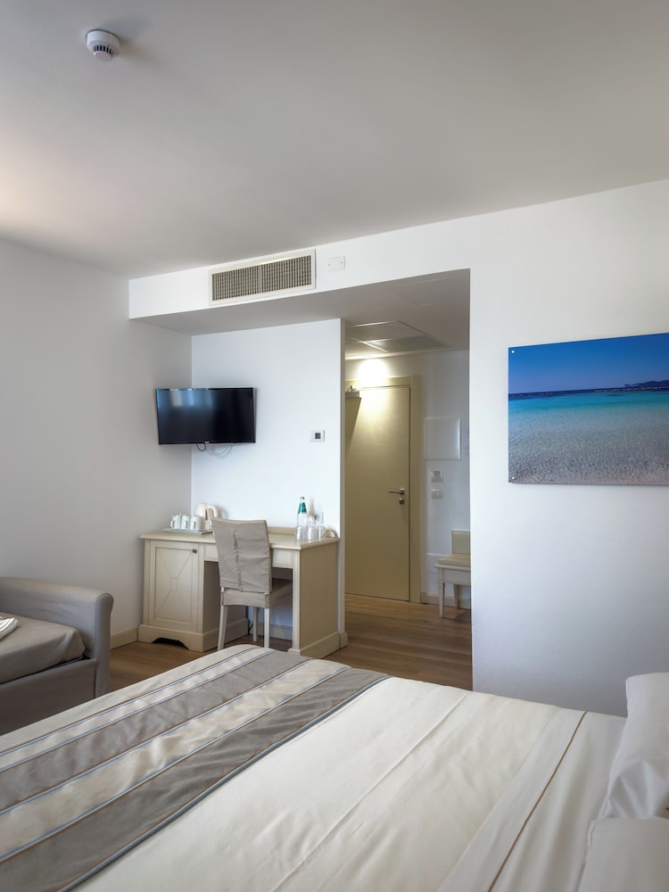 Hotel Catalunya — Hotel rooms in Alghero, Sardinia