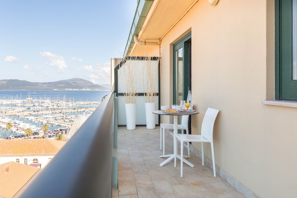Hotel Catalunya — Hotel rooms in Alghero, Sardinia