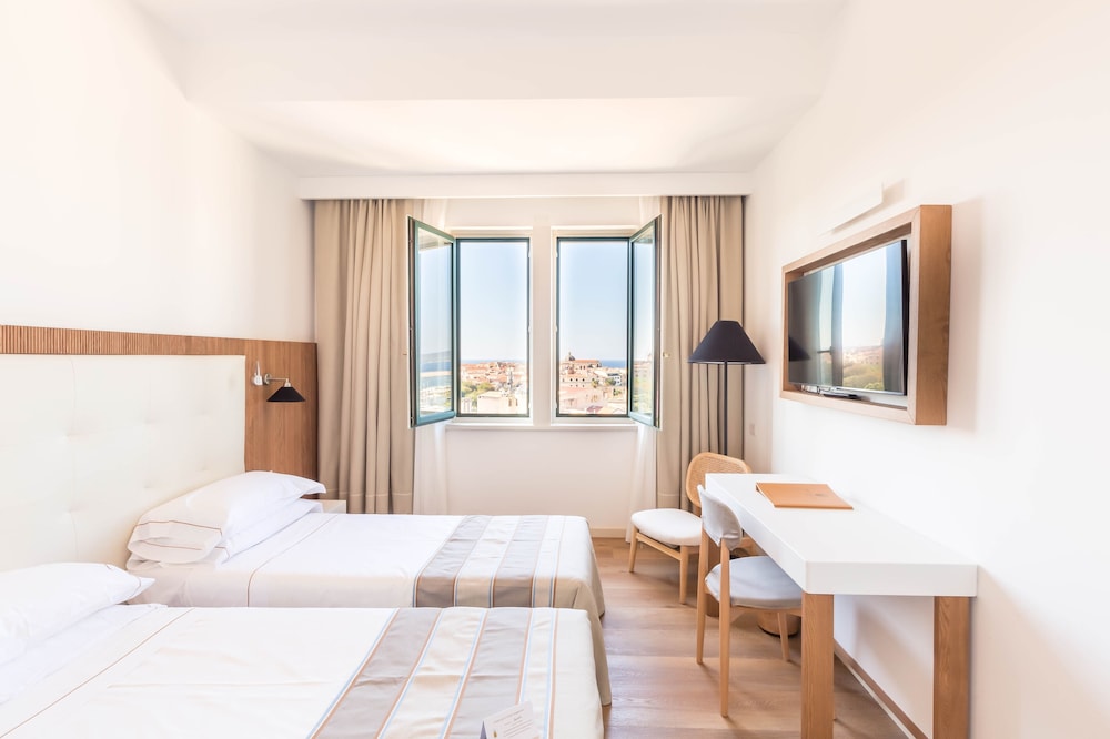 Hotel Catalunya — Hotel rooms in Alghero, Sardinia