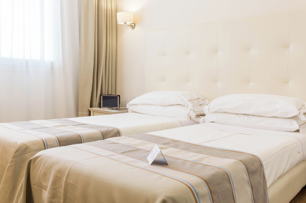 Hotel Catalunya — Hotel rooms in Alghero, Sardinia
