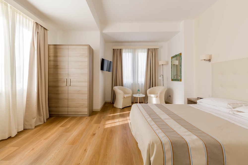 Hotel Catalunya — Hotel rooms in Alghero, Sardinia