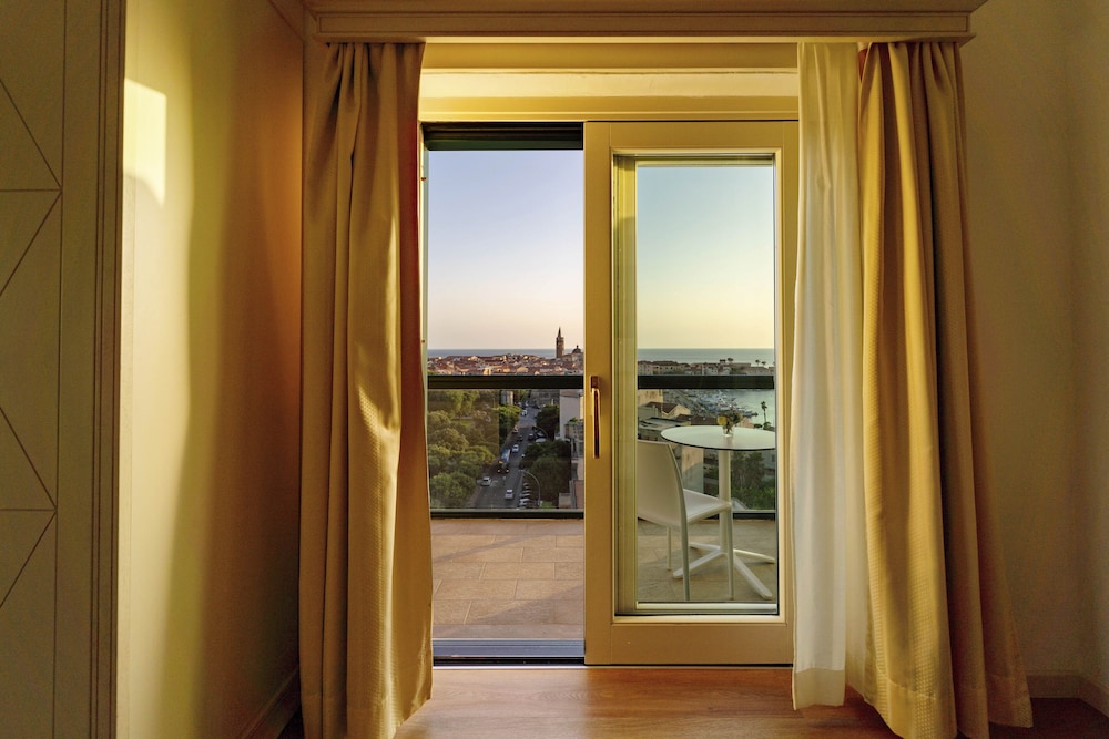 Hotel Catalunya — Hotel rooms in Alghero, Sardinia