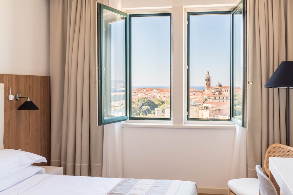 Hotel Catalunya — Hotel rooms in Alghero, Sardinia