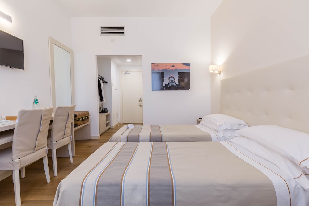 Hotel Catalunya — Hotel rooms in Alghero, Sardinia