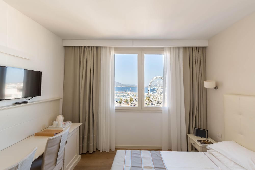 Hotel Catalunya — Hotel rooms in Alghero, Sardinia