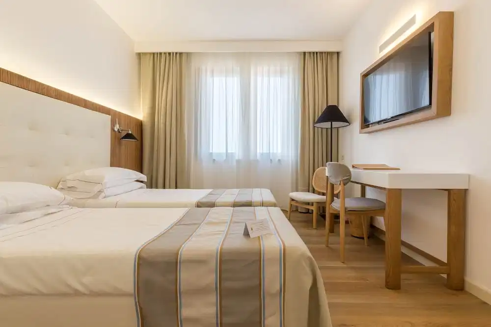 Hotel Catalunya — Hotel rooms in Alghero, Sardinia
