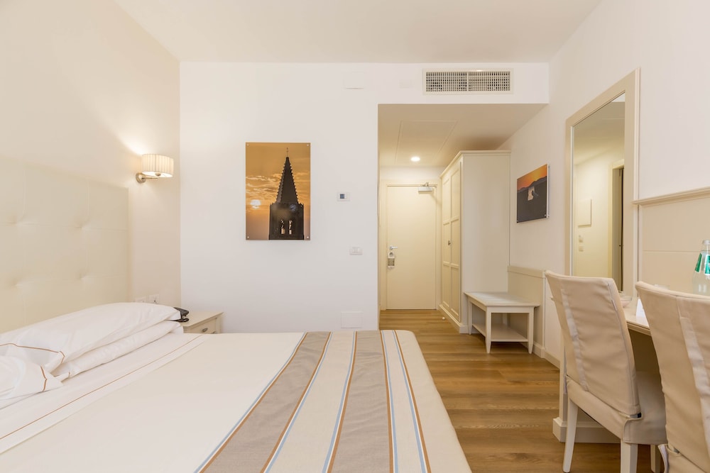 Hotel Catalunya — Hotel rooms in Alghero, Sardinia
