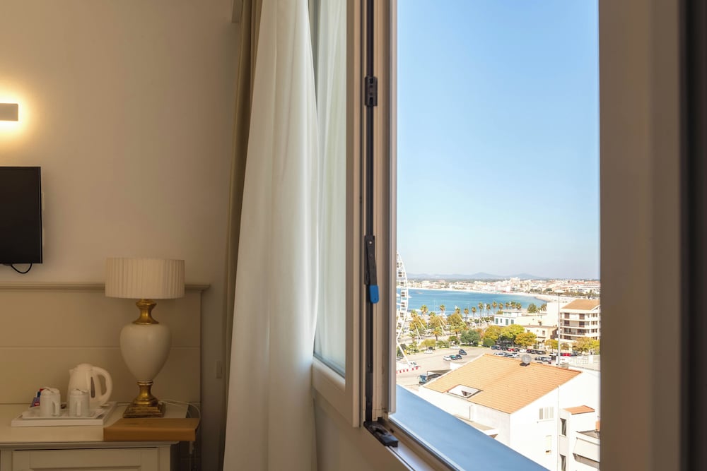 Hotel Catalunya — Hotel rooms in Alghero, Sardinia