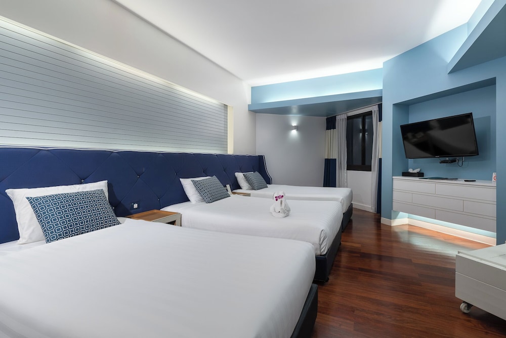 Jomtien Palm Beach Hotel And Resort — Hotel rooms in Pattaya, Chonburi