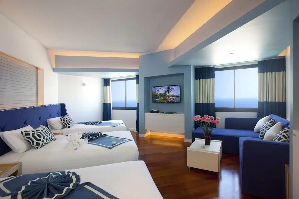 Jomtien Palm Beach Hotel And Resort — Hotel rooms in Pattaya, Chonburi