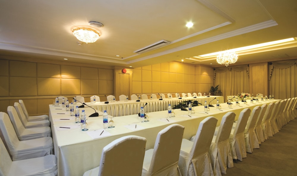 Jomtien Palm Beach Hotel And Resort — Hotel building in Pattaya, Chonburi