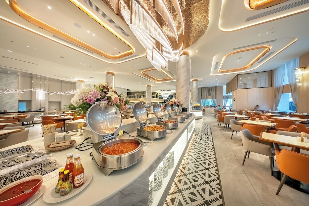 Jomtien Palm Beach Hotel And Resort — Restaurant & bars in Pattaya, Chonburi