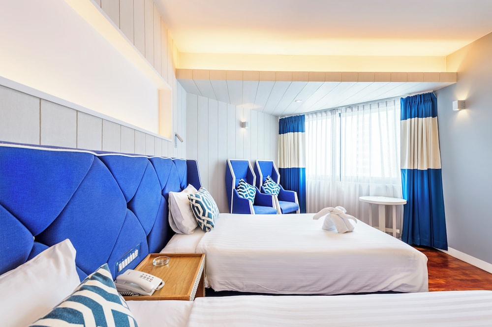 Jomtien Palm Beach Hotel And Resort — Hotel rooms in Pattaya, Chonburi