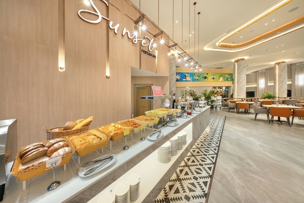 Jomtien Palm Beach Hotel And Resort — Restaurant & bars in Pattaya, Chonburi