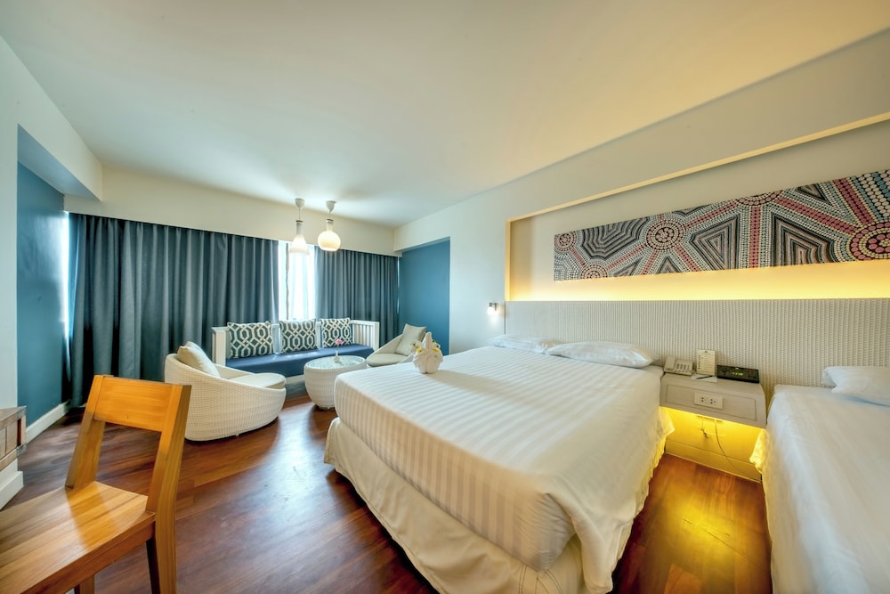 Jomtien Palm Beach Hotel And Resort — Hotel rooms in Pattaya, Chonburi