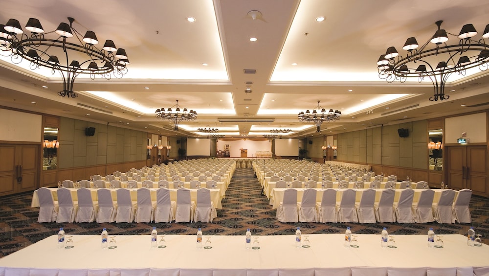 Jomtien Palm Beach Hotel And Resort — Hotel building in Pattaya, Chonburi