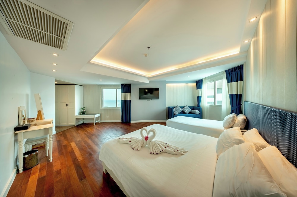 Jomtien Palm Beach Hotel And Resort — Hotel rooms in Pattaya, Chonburi